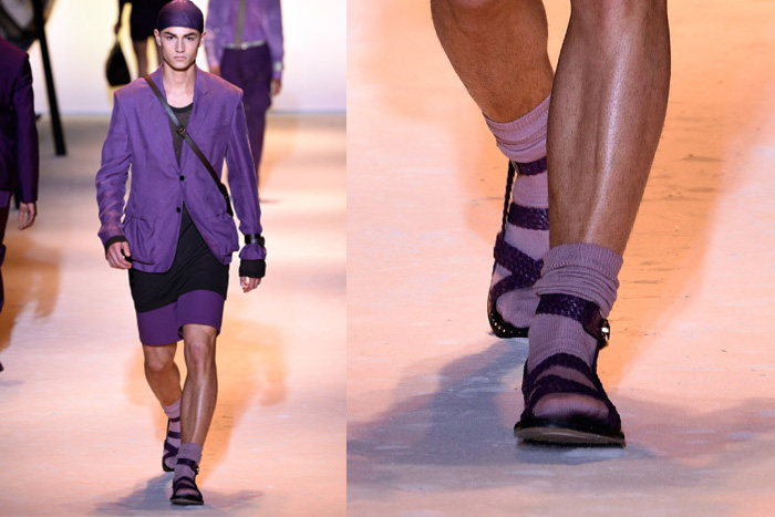 Сочетание носков и сандалий: Versace