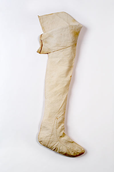 Сапог-чулок, принадлежавший, возможно, Карлу I. Image copyright © 2014 Bata Shoe Museum, Toronto, Canada.