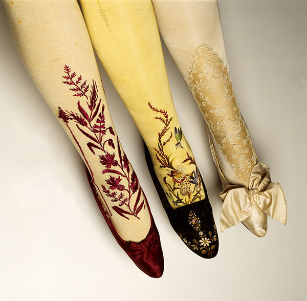 Декорированные чулки, приблизительно 1880-1910 гг. Image copyright © 2014 Bata Shoe Museum, Toronto, Canada.