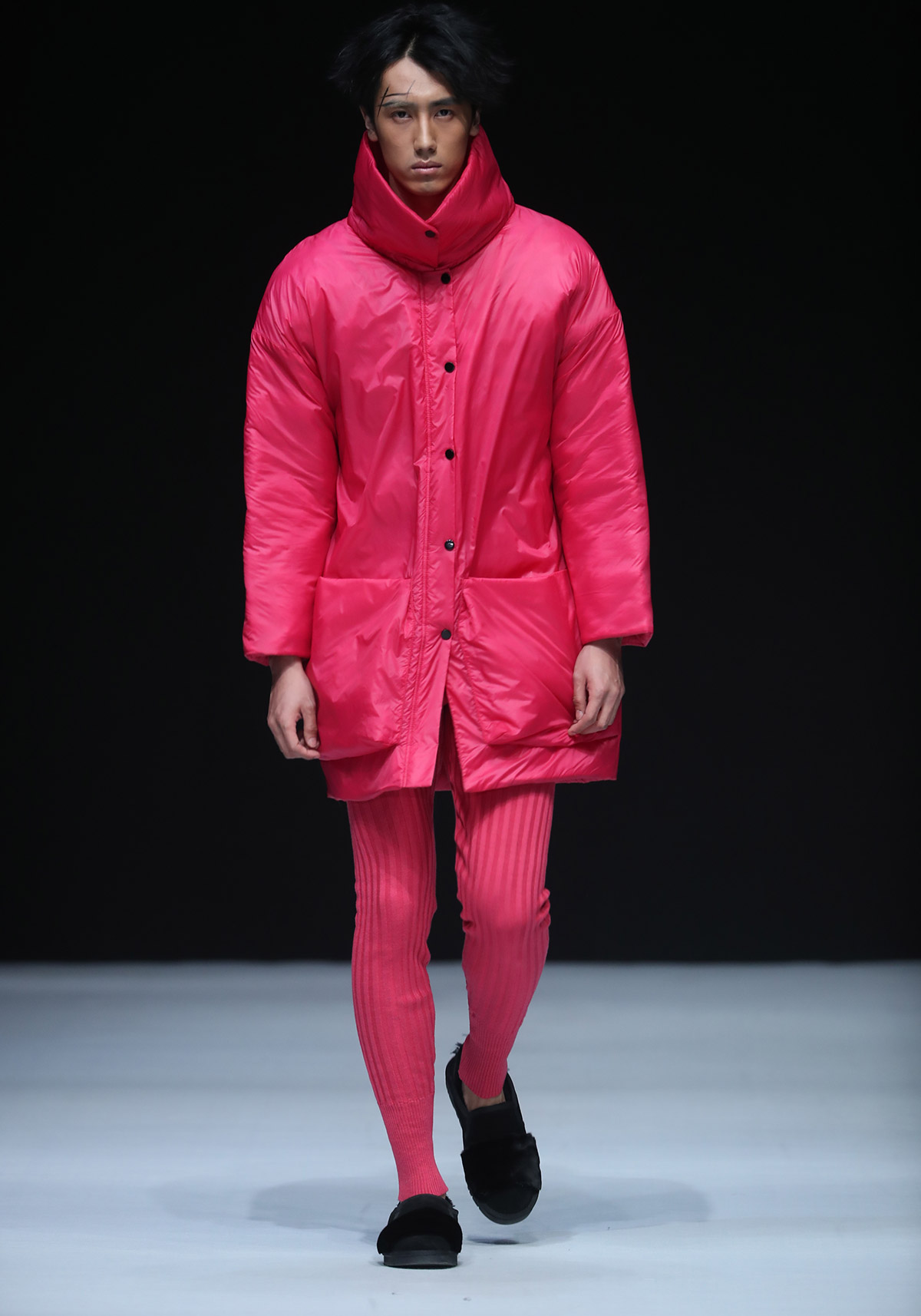 Розовый мужской гламур от модельера из Китая: Total look