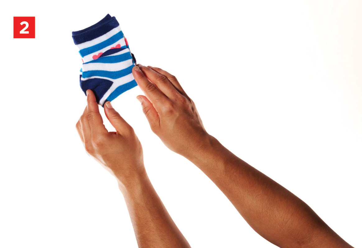 Как складывать носки и колготки