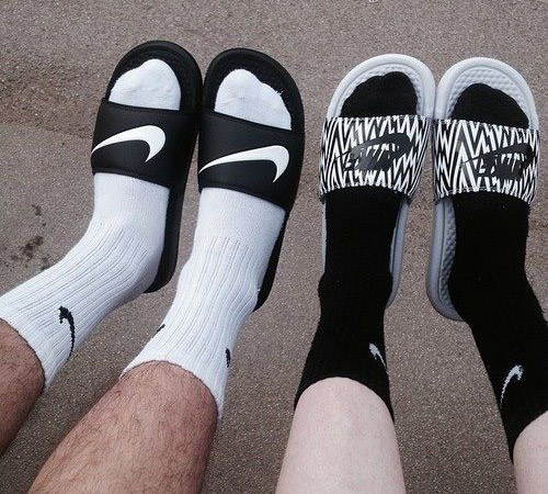 Nike: шлёпанцы и носки