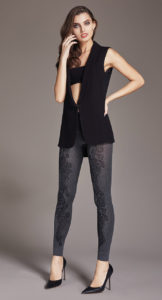 Omsa WAY - плотные леггинсы 100 ден с инновационными бесшовными штанишками, эффектом джинсовой ткани и цветочным печатным узором на передней части.