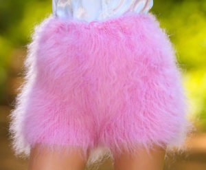 Женские пуховые панталоны бледно-розового цвета. Фото: Supertanya