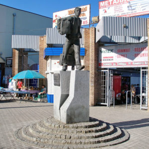 Памятник "челнокам" в Славянске