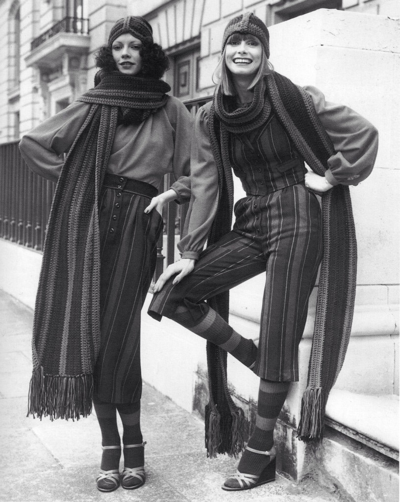 Модницы 60-х сочетали босоножки и носки