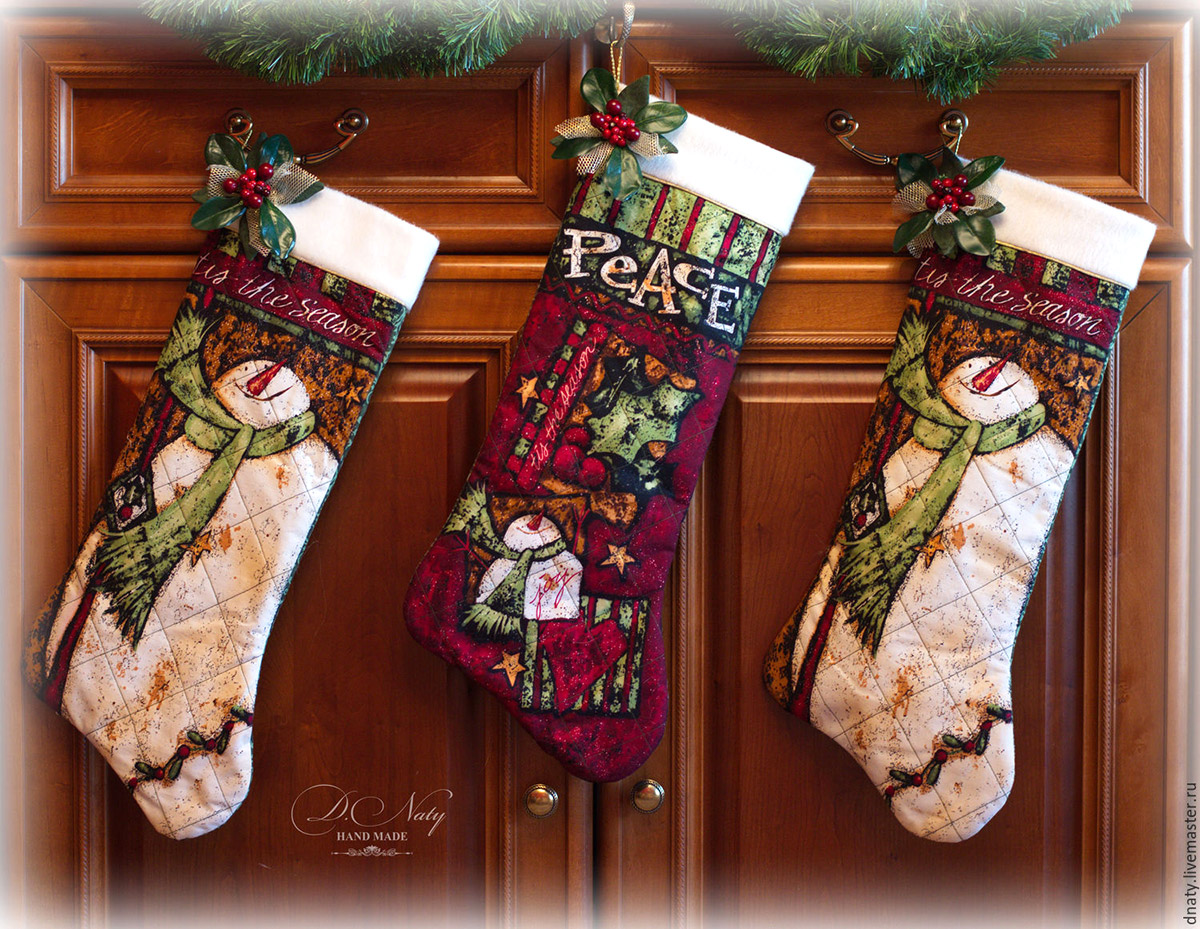 Вязанные подарки носки на новый год