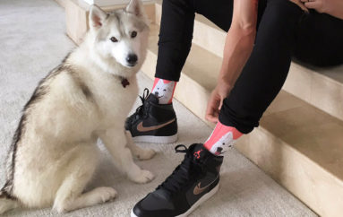 Meyers Leonard носит носки с портретом своей собаки Bella | Фото