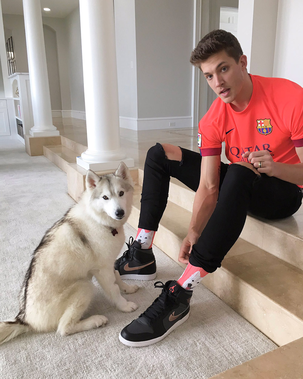 Meyers Leonard носит носки с портретом своей собаки Bella