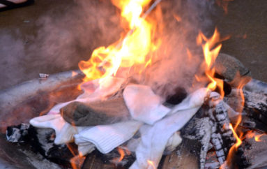 Ежегодное сжигание носков Burning of the Socks  состоялось на озере Тексома