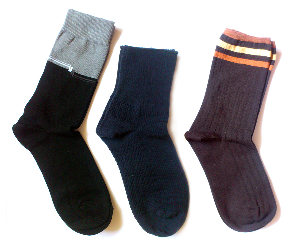 Слева направо: мужской носок, женский носок, женский носок