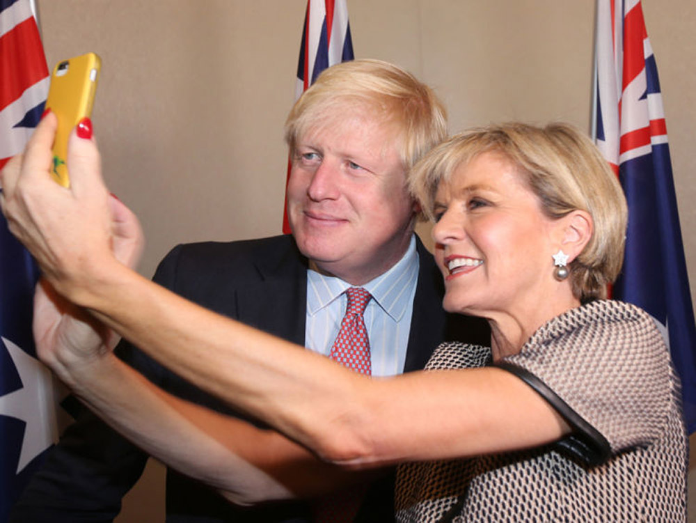 Два министра иностранных дел - Джули Бишоп и Борис Джонсон - делают совместную себяшку
