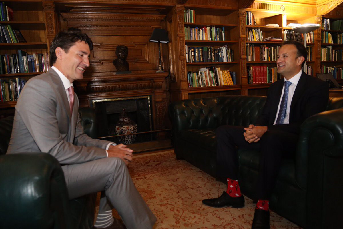 Беседа Justin Trudeau (слева) и Leo Varadkar (справа).
