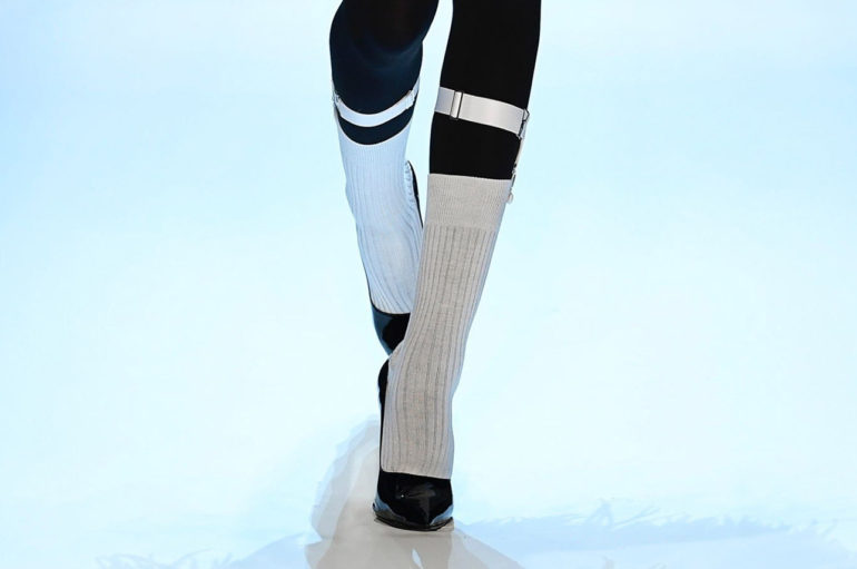 Jean Paul Gaultier вводит в моду женские подвязки для носков