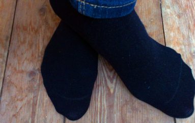 Зачем девушкам маленькие чёрные носочки?