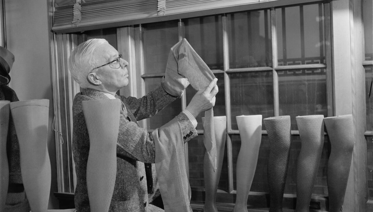 Почему в 1941 году женщины США остались без шёлковых чулок