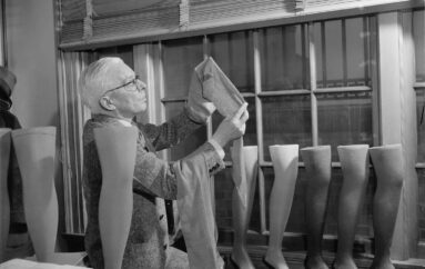Почему в 1941 году женщины США остались без шёлковых чулок