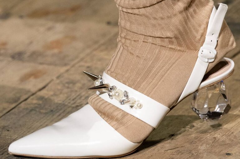 Носки с сандалиями: стиль туристов и простоватых папаш или главный модный тренд лета 2020?