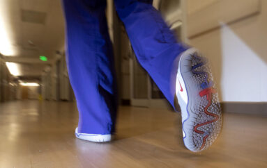 Nike жертвует 95 000 пар носков работникам здравоохранения