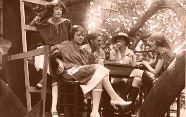 Как было модно носить чулки в 1920-х