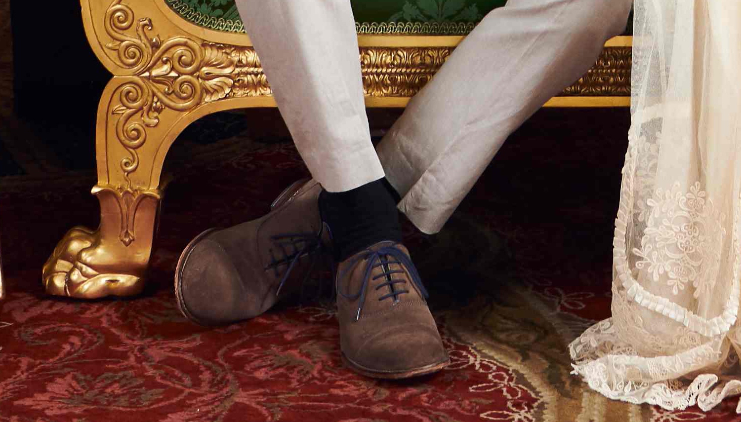 Пара туфлей несколько полотенец старых профессоров. Принц Уильям в дырявых ботинках.