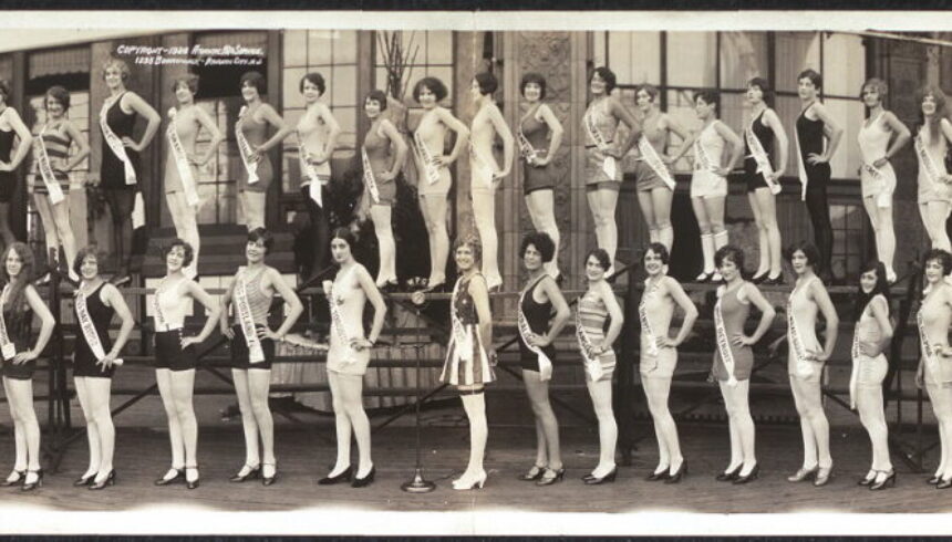 Конкурс купальных костюмов 1926 года (больше похож на конкурс красоты «Мисс Америка»)