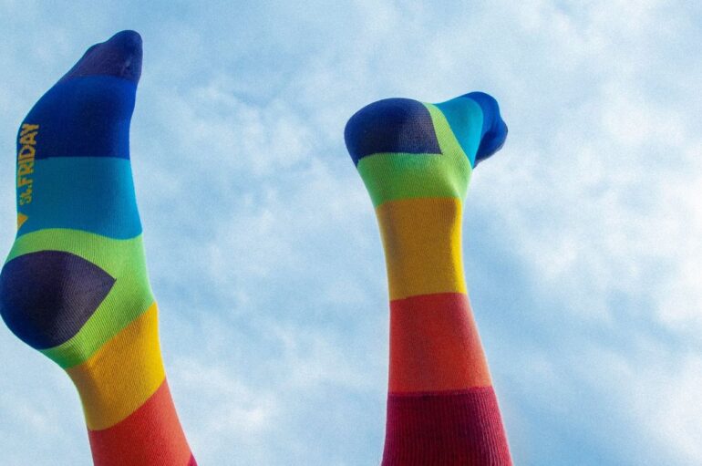 «Разве так можно!»: St.Friday Socks выпустили коллекцию радужных носков ?