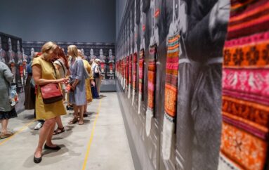 В Эстонском национальном музее можно посмотреть на крупнейшую в мире выставку чулок с острова Муху