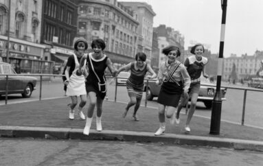 Что носили нынешние бабушки во время модной революции 1960-х