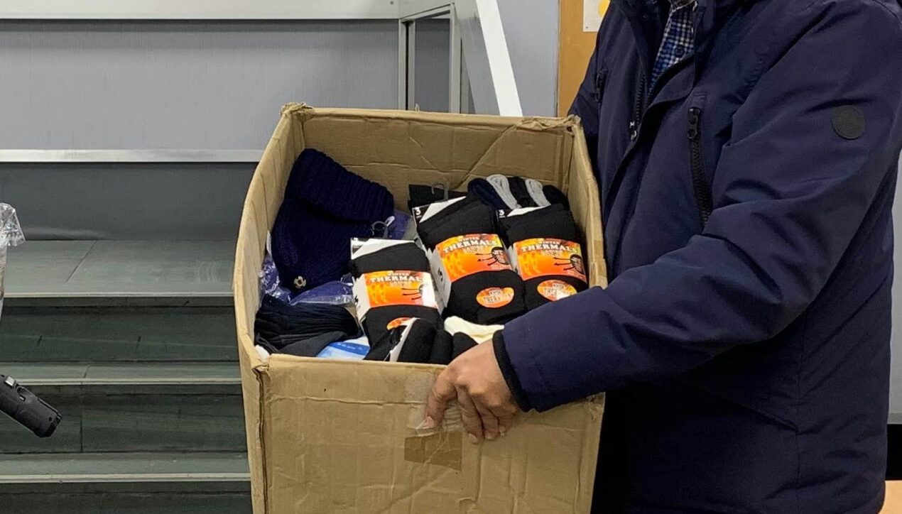 Член совета Рочдейла получил анонимное пожертвование в виде 1000 пар носков