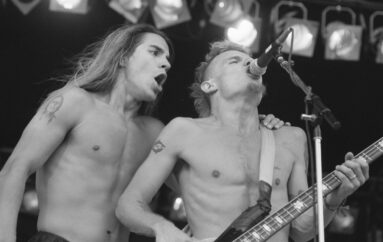 Как Red Hot Chili Peppers стали знаменитыми благодаря лишь одним носкам