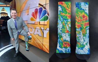 Метеоролог из Арканзаса Пэт Уокер организовал благотворительный носочный аукцион