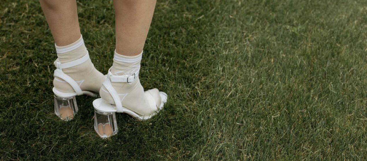 Босоножки, носки и колготки: тонкая грань между высоким стилем и безвкусицей