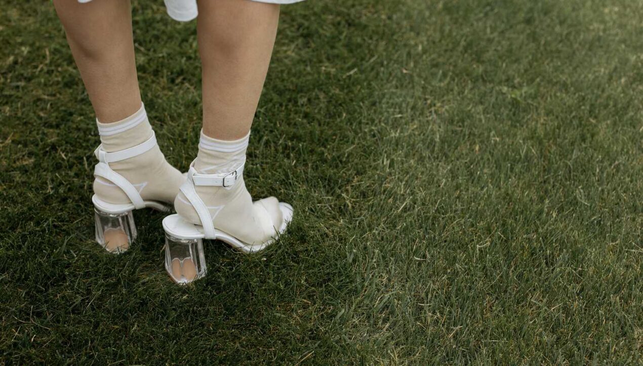 Босоножки, носки и колготки: тонкая грань между высоким стилем и безвкусицей