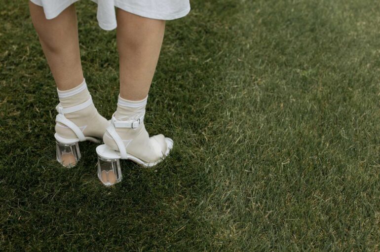 Босоножки, носки и колготки: тонкая грань между высоким стилем и безвкусицей