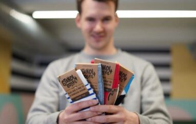 История проекта Stand4Socks: идея продавать носки возникла у Джоша Тернера в пабе после четырёх пинт
