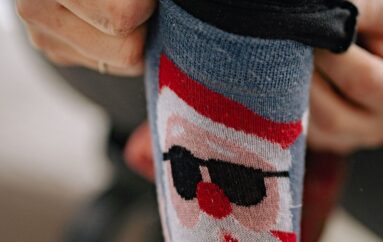«Не покупал новые носки уже три года»: в социальных сетях делятся опытом как носить носки так, чтобы они не рвались