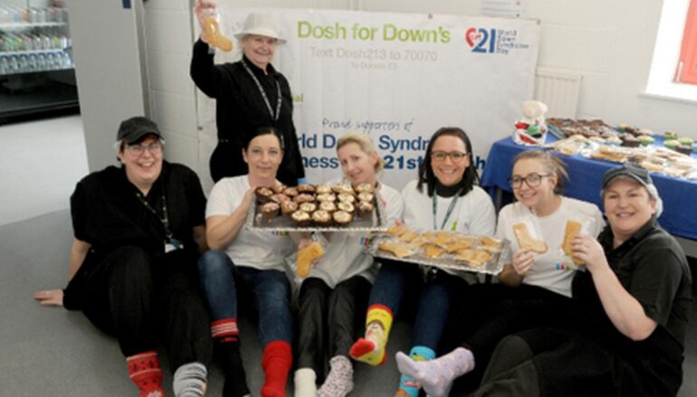 Благотворительная организация из Чешира повышает осведомлённость о синдроме Дауна с помощью имбирного носочного печенья