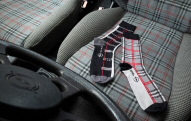 Специальная модель Corsa 40 Years, приуроченная к 40-летию Opel Corsa, комплектуется носками для автовладельца