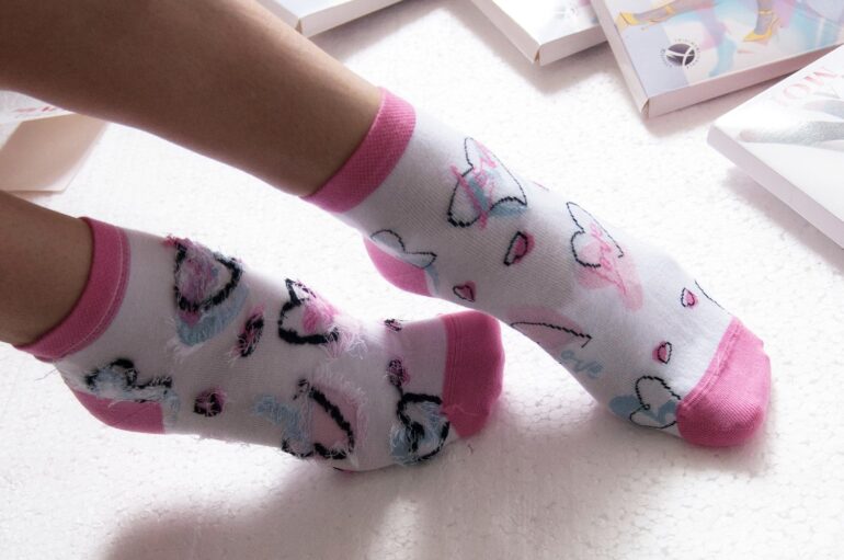 Женские носки, которые можно носить с босоножками и туфлями | MiNiMi Trend 4212