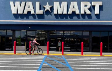 В магазинах Walmart  носки под замком