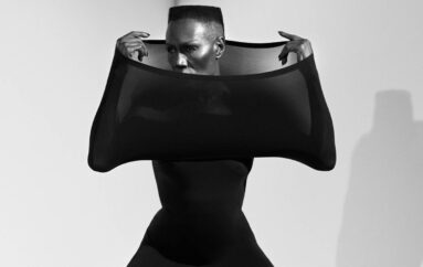 Певица Грейс Джонс показала как носить культовые вещи Wolford
