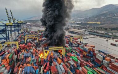 Порт Искендерун на юге Турции временно прекратил работу после двух сильных землетрясений