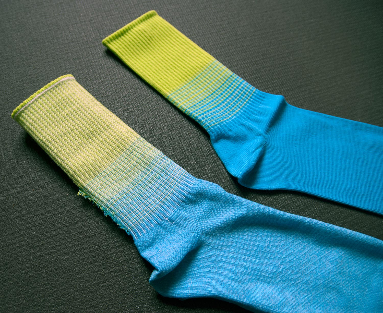 Двухцветные женские хлопковые носки Omsa 554 Style. ©bracatuS.com
