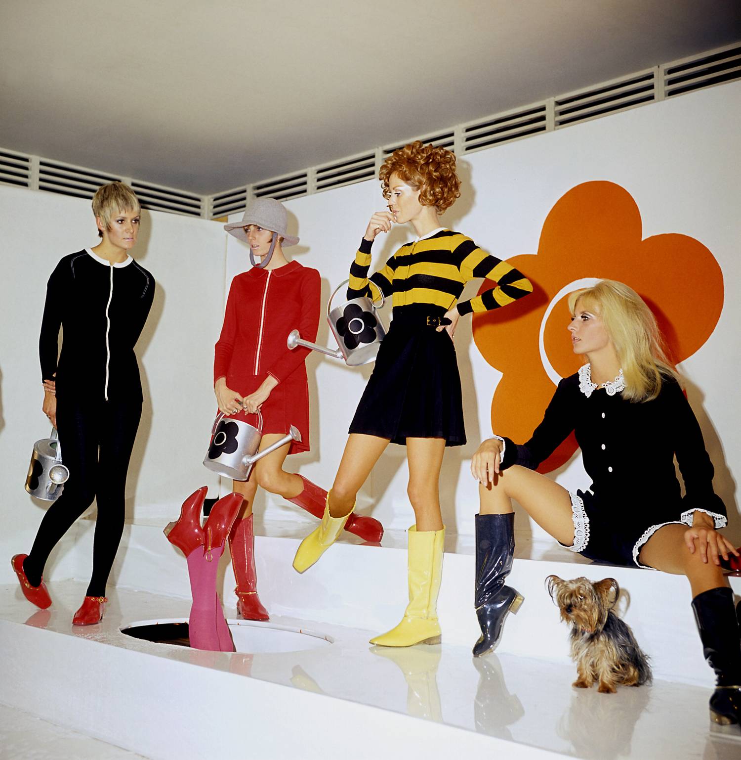 Модели представляют творения дизайнера Мэри Куант в Лондоне, 1967 год