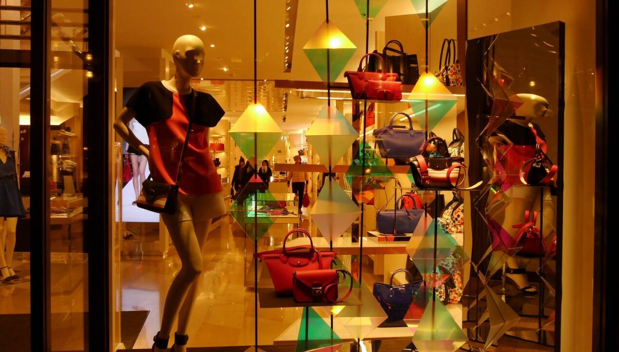 Fismo: за 10 лет закрылось более 28 тысяч магазинов модной одежды и аксессуаров