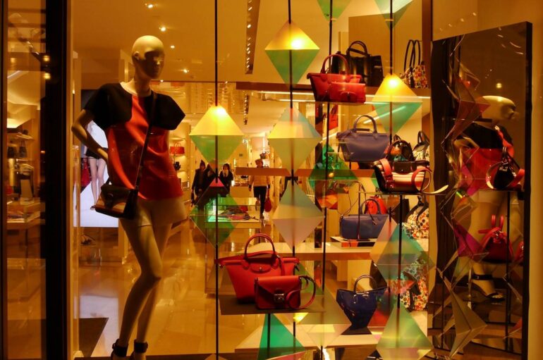 Fismo: за 10 лет закрылось более 28 тысяч магазинов модной одежды и аксессуаров