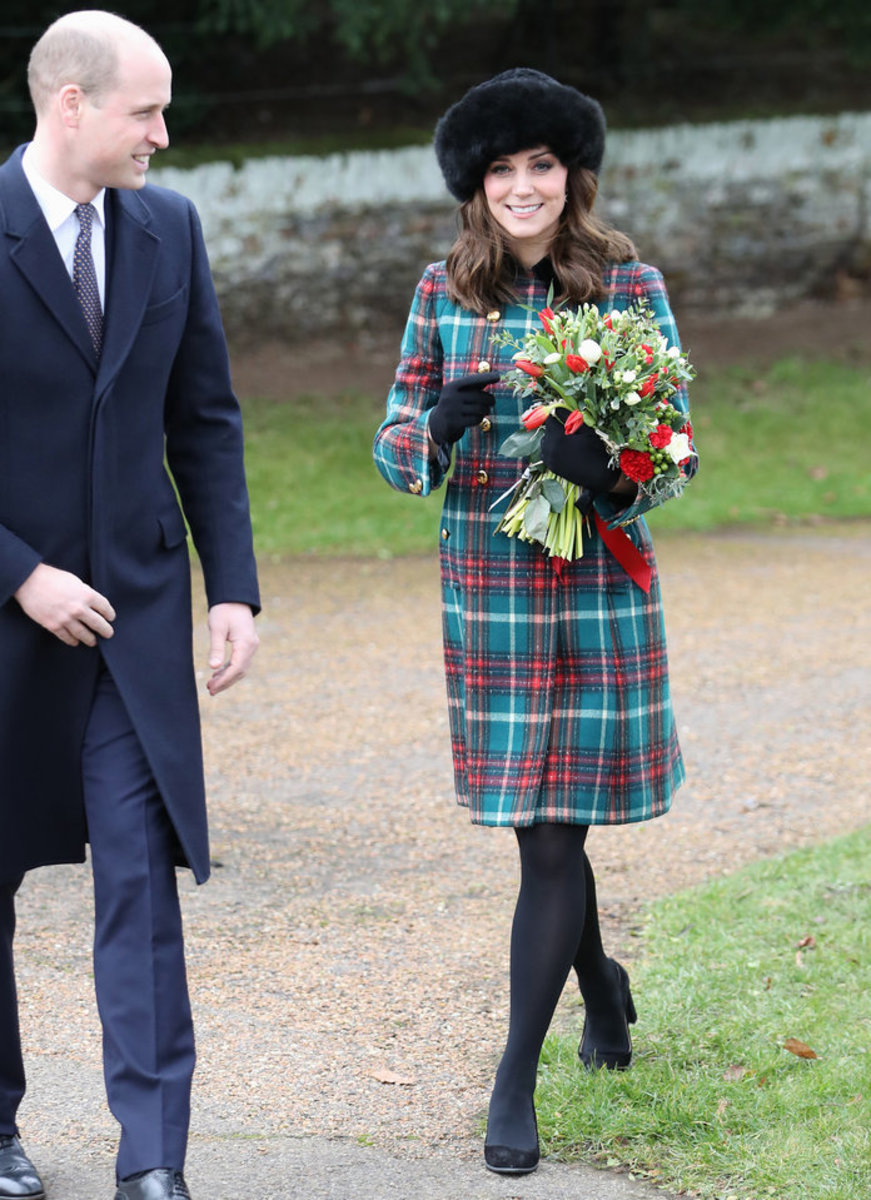 171225-kate-middleton-christmas-embed