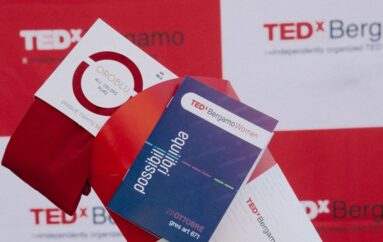 Организаторы Tedx Bergamo подарили 350 участницам колготки Red 23 из коллекции All Colors Oroblù, выбранные брендом в качестве символа проекта Red for Women