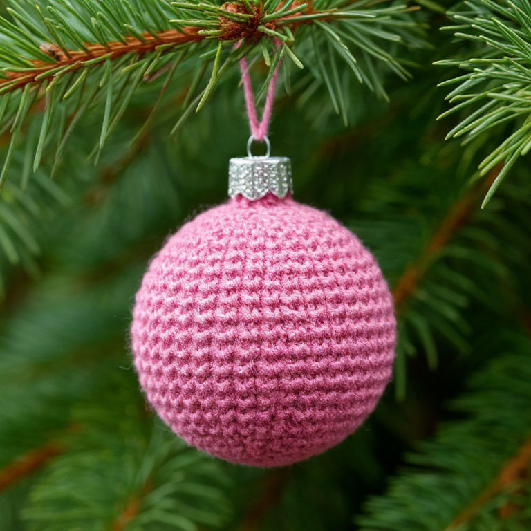 Вязаное ёлочное украшение. Изображение создано с помощью ИИ.